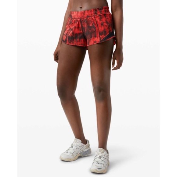 Lululemon Hotty Hot Short II 2.5" Size 6 - Picture 3 of 8